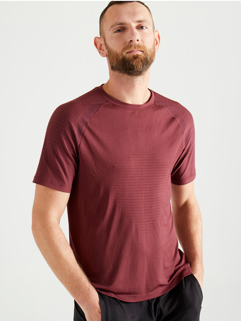 

Domyos by Decathlon Men Burgundy Seamless Ultra Light Regular-Fit Gym T-shirt