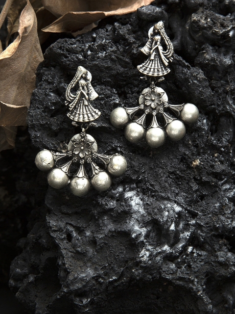 

Moedbuille Handcrafted Bride Shaped Temple Design Rhodium Plated Brass Studs, Silver
