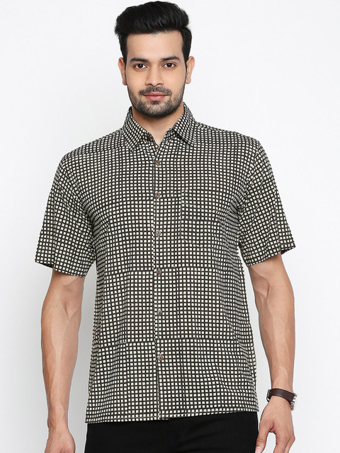 

Vivids India Men Black & Beige Regular Fit Checked Casual Shirt