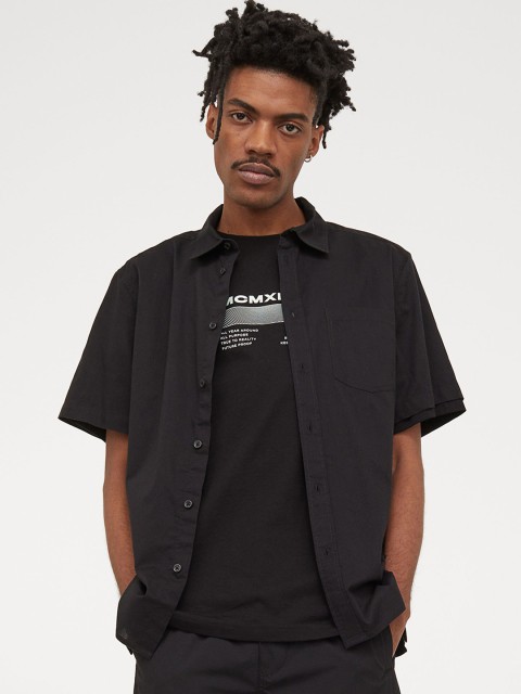 

H&M Men Black Solid Short-sleeved cotton shirt