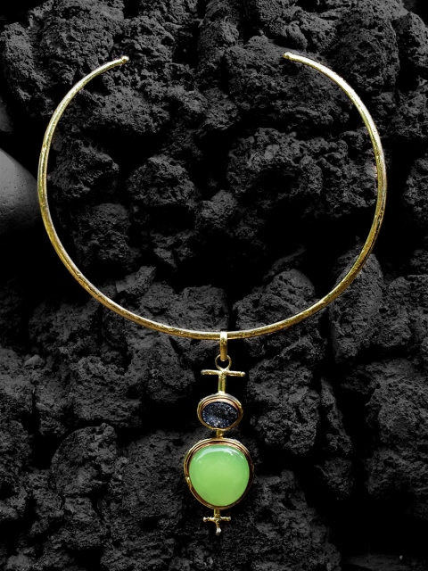 ZeroKaata Gold-Toned & Lime Green Alloy Gold-Plated Choker Necklace
