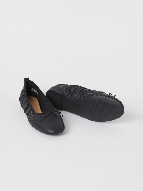 

H&M Women Black Solid Gathered ballet pumps