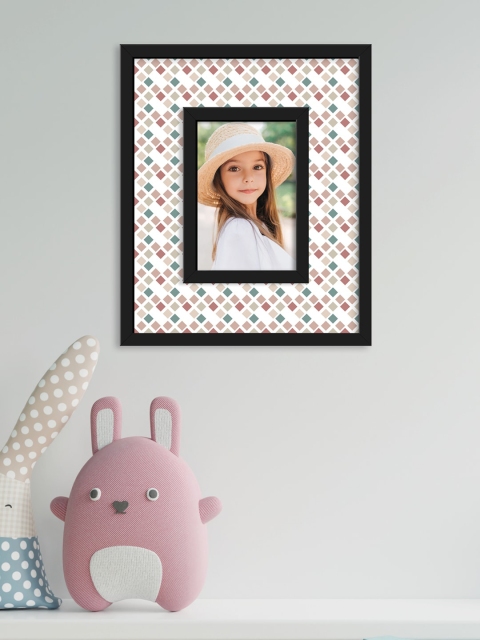 

RANDOM Black & White Solid Fancy Individual Photo Frames