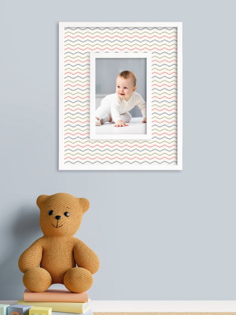 

RANDOM White & Pink Printed Photo Frame