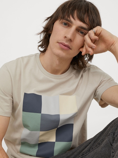 

H&M Men Taupe T-shirt With a Motif