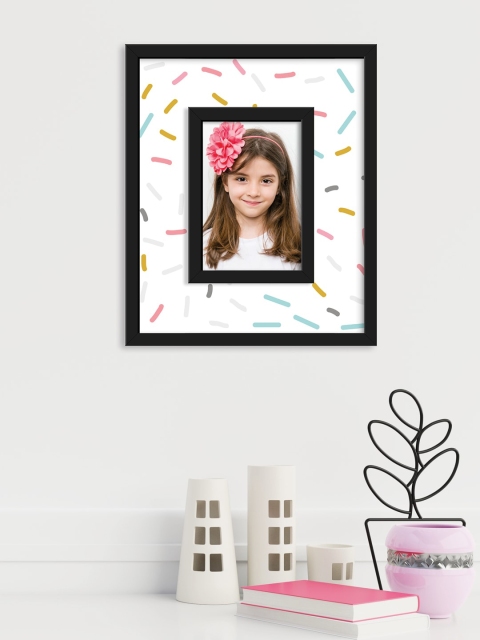 

RANDOM Black & White Printed Fancy Individual Photo Frame