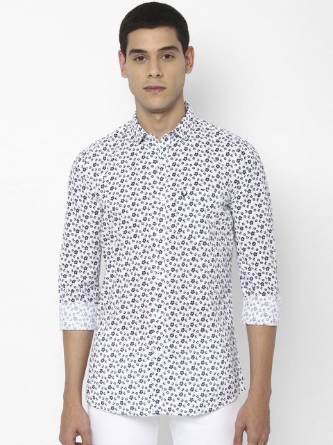 

Solly Jeans Co. Men White & Navy Blue Regular Fit Printed Pure Cotton Casual Shirt
