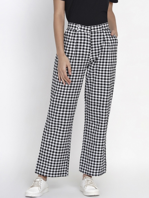 

FABNEST Women Black & Off-White Regular Fit Checked Parallel Trousers