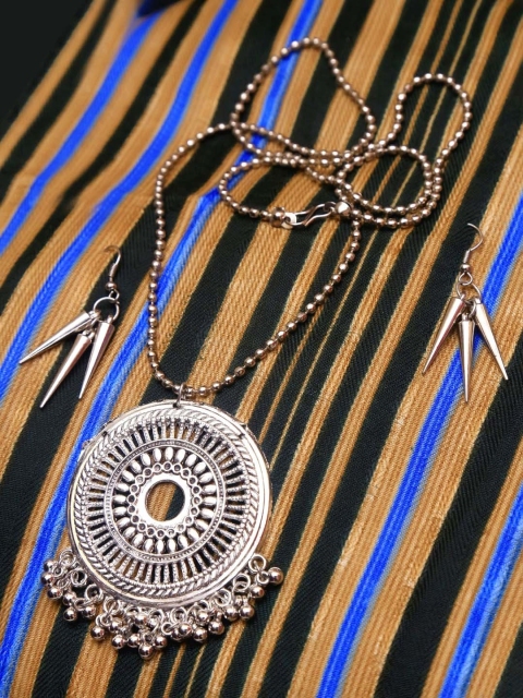 

Crunchy Fashion Oxidized Silver-Plated Jewellery Set