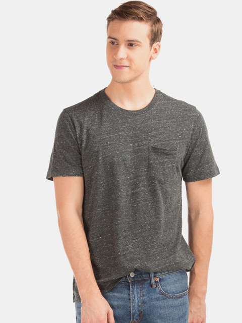 

GAP Men Grey Solid Round Neck T-shirt