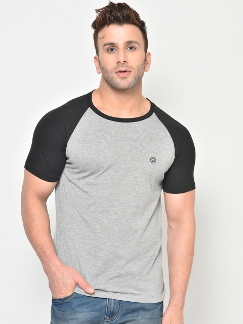 

Chkokko Men Grey Colourblocked Round Neck T-shirt