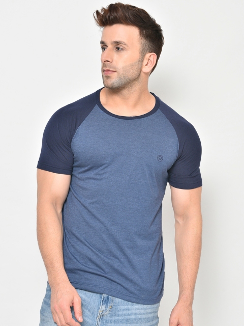 

Chkokko Men Blue Colourblocked Round Neck T-shirt