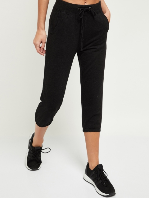 

max Women Charcoal Solid Regular Fit Capris