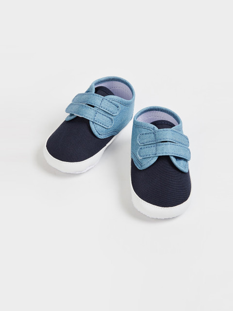 

Fame Forever by Lifestyle Infant Boys Navy Blue Colourblocked Slip-On Sneakers