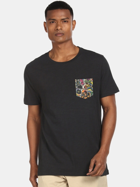 

GAP Men Black Marvel Graphic Pocket Printed Round Neck T-shirt