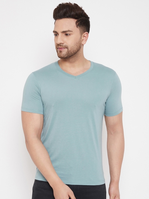

Plagg Men Green Solid V-Neck T-shirt