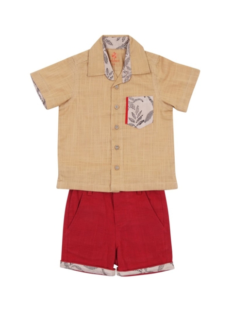 

charkhee Boys Beige & Red Solid Cotton Shirt with Shorts