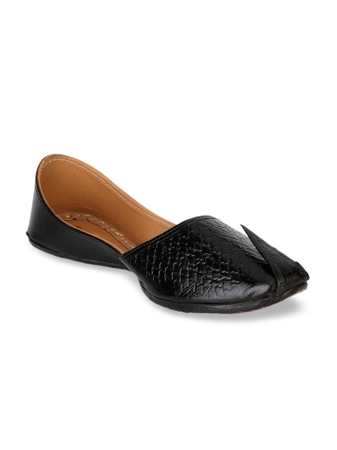 

Ta Chic Men Black Textured Leather Mojaris