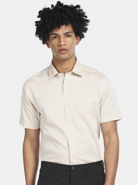 

Arrow Men Off-White Regular Fit Self Design Cotton Casual Shirt