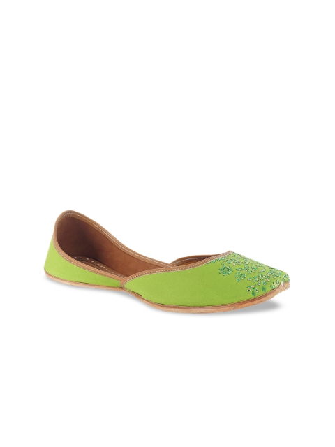 

The Desi Dulhan Women Green Solid Leather Mojaris