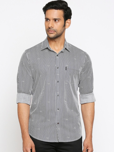 

Mufti Men Navy Blue Slim Fit Checked Casual Shirt