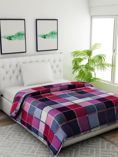

Salona Bichona Green & Red Geometric Mild Winter 120 GSM Single Bed Comforter