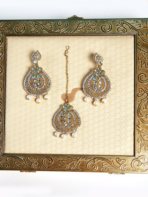 

ZeroKaata Gold-Plated & White Kundan & Pearls Earring & Maangtikka Jewellery Set