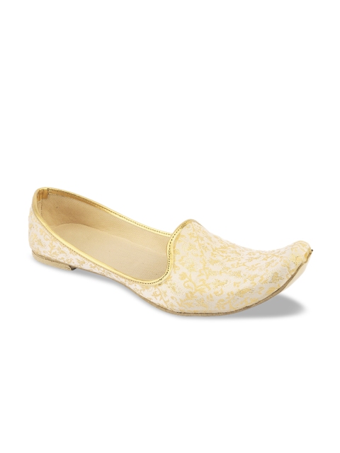 

DESI COLOUR Men Off-White & Golden Textured Mojaris Casual Shoes