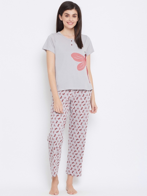 

Clovia Women Grey & Red Printed Night suit