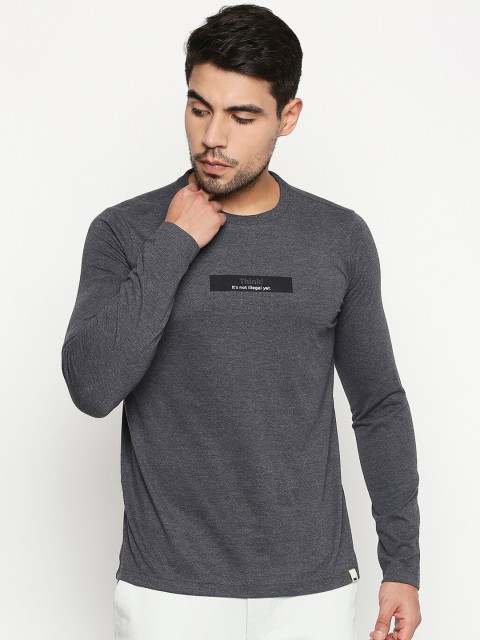 

Basics Men Charcoal Grey Solid Round Neck T-shirt