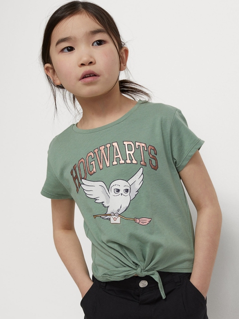 

H&M Girls Green & White Hogwarts Printed Pure Cotton Tie-hem Jersey Top