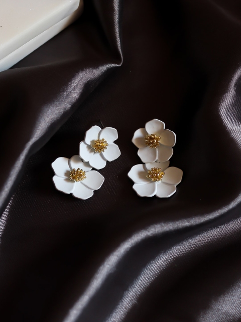 Bellofox White Contemporary Studs