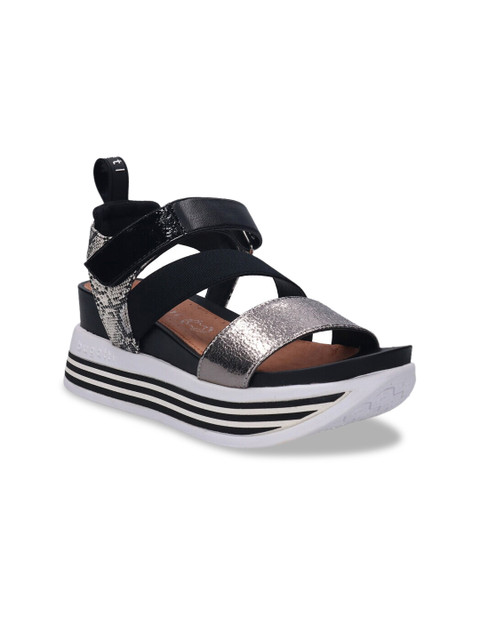 

Bugatti Women Black Striped Mules