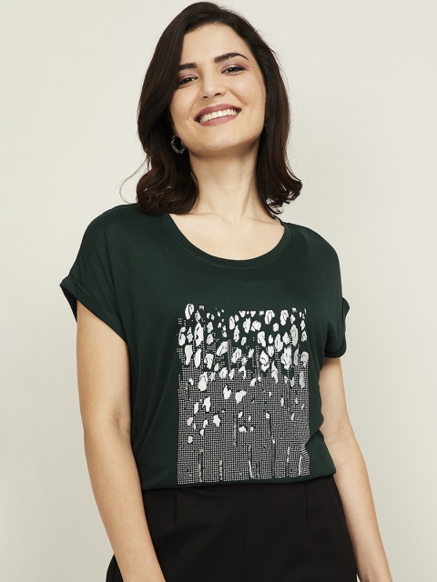 

Bossini Green & White Geometric Printed Regular Top