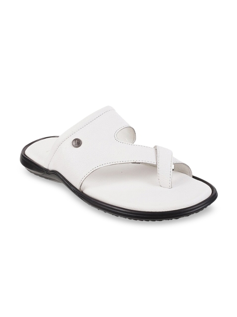 

Metro Men White Solid Comfort Sandals