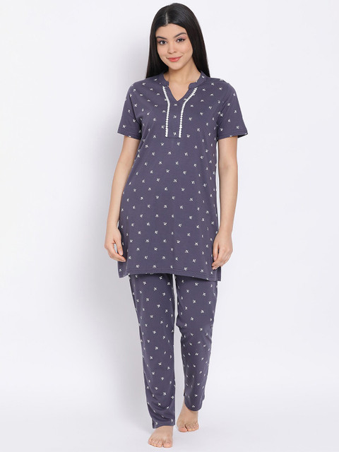 

Kanvin Women Grey & White Printed Night suit