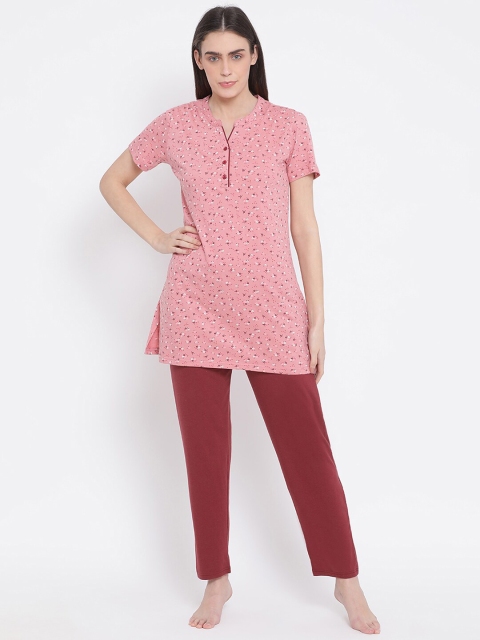 

Kanvin Women Peach-Coloured & Maroon Printed Night suit