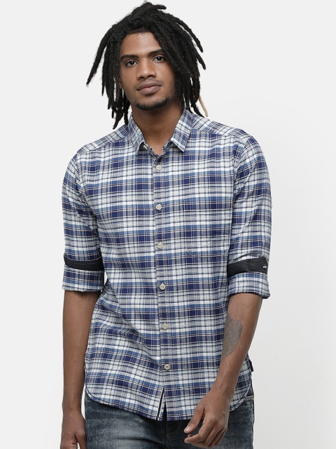 

Voi Jeans Men White & Blue Slim Fit Checked Casual Shirt