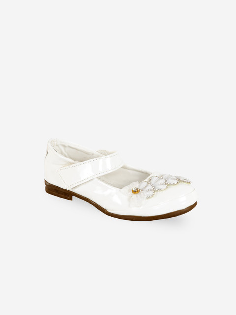 

YK Girls White Textured Ballerinas