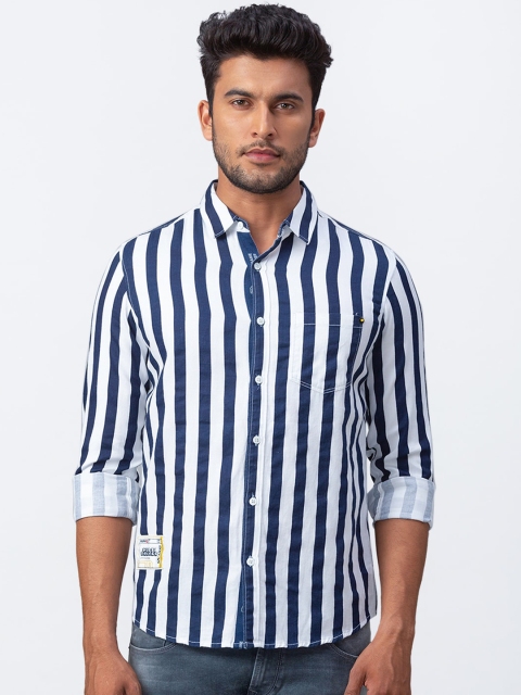 

SPYKAR Men White Slim Fit Striped Casual Shirt