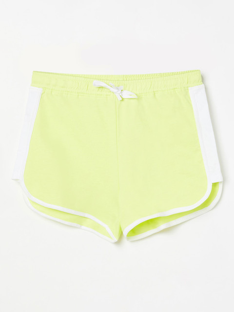 

Fame Forever by Lifestyle Girls Green Solid Regular Fit Regular Shorts
