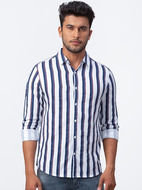 

SPYKAR Men White & Navy Blue Slim Fit Striped Casual Shirt