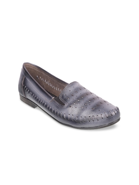 

Mochi Women Grey Printed Leather Ballerinas