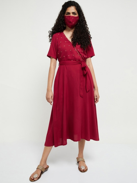 

max Women Red Solid Wrap Dress