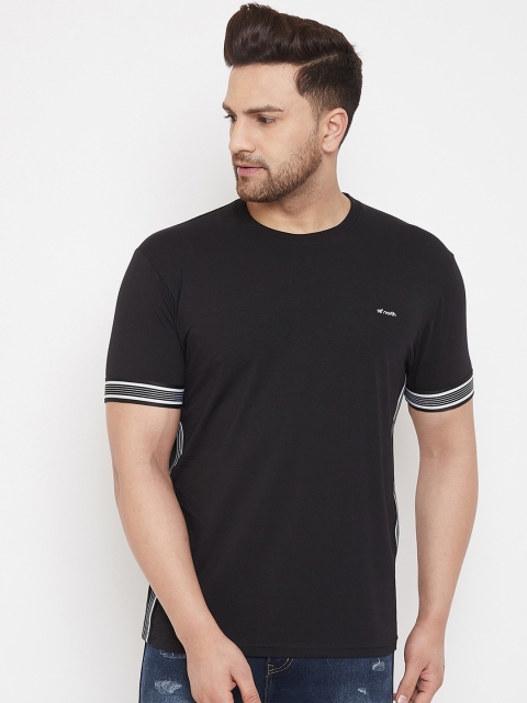 

98 Degree North Men Black Solid Round Neck T-shirt
