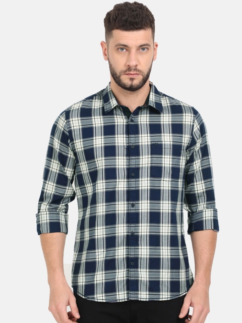VUDU Men Navy Blue & White Regular Fit Checked Casual Shirt