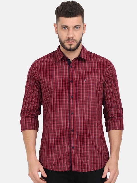 

VUDU Men Red Regular Fit Checked Casual Shirt
