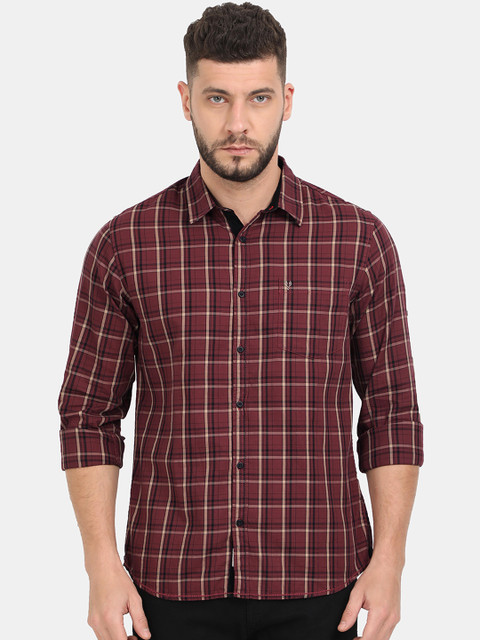 

VUDU Men Magenta Regular Fit Checked Casual Shirt