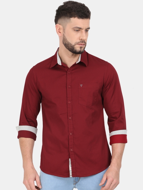 

VUDU Men Red Regular Fit Solid Casual Shirt