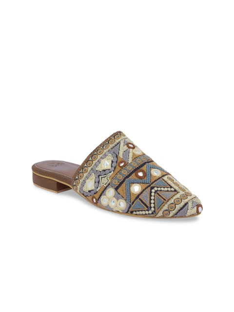 

Sole To Soul Women Gold-Toned Woven Design Mules